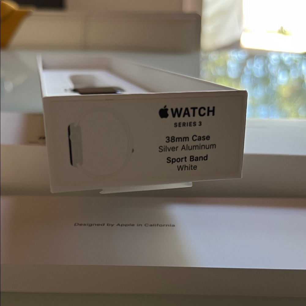 NWT Apple Watch Series 3 - 38mm Silver Aluminum White Sport Band - Picture 4 of 5